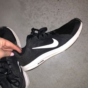 Black Nike tennis shoes